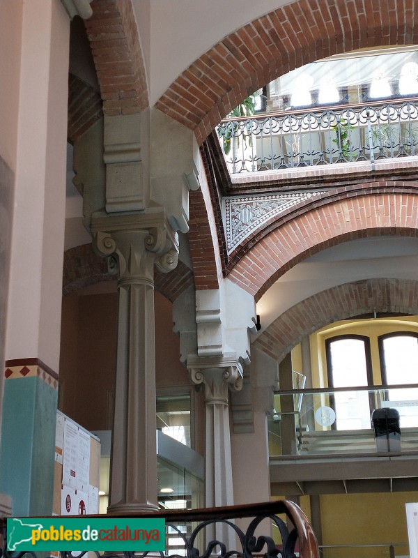 Barcelona - Casa de la Maternitat. Interior del pavelló Mestral