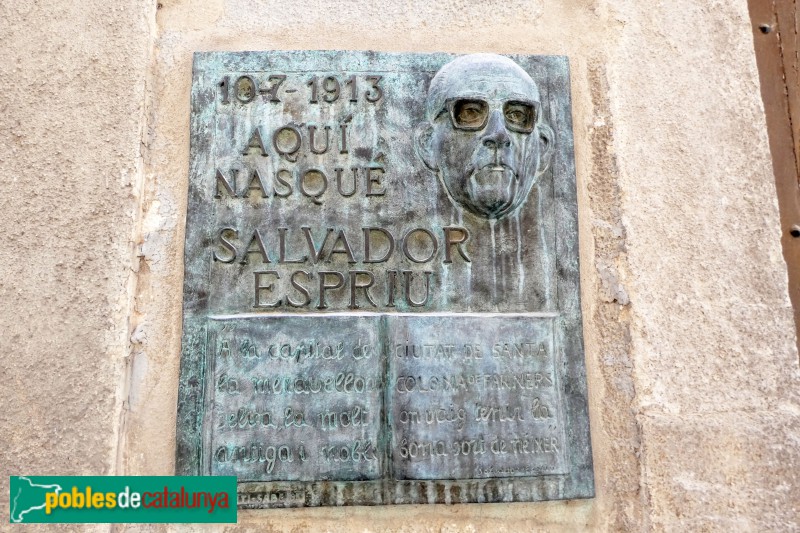Santa Coloma de Farners - Casa natal de Salvador Espriu. Relleu de Josep Martí-Sabé