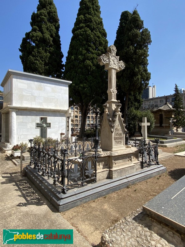 Barcelona - Cementiri de les Corts - Sepulcre Cuyàs Piera