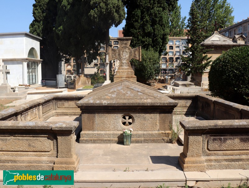 Barcelona - Cementiri de les Corts. Sepulcre Cuyàs