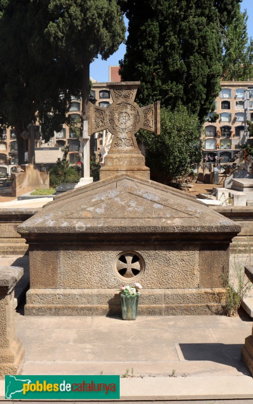 Barcelona - Cementiri de les Corts. Sepulcre Cuyàs