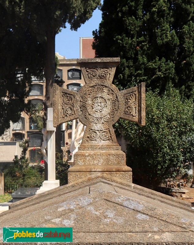 Barcelona - Cementiri de les Corts. Sepulcre Cuyàs