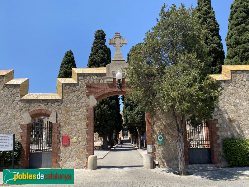 Barcelona - Cementiri de les Corts. Porta d'entrada