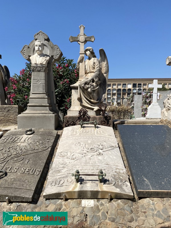 Barcelona - Cementiri de les Corts. Sepulcre Pi Grau