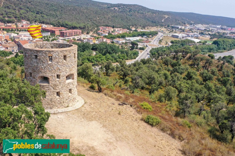 La Jonquera - Torre del Serrat de la Plaça (Foto: Francesc Vidal-Barraquer, 2021) La Jonquera - Torre del Serrat de la Plaça
