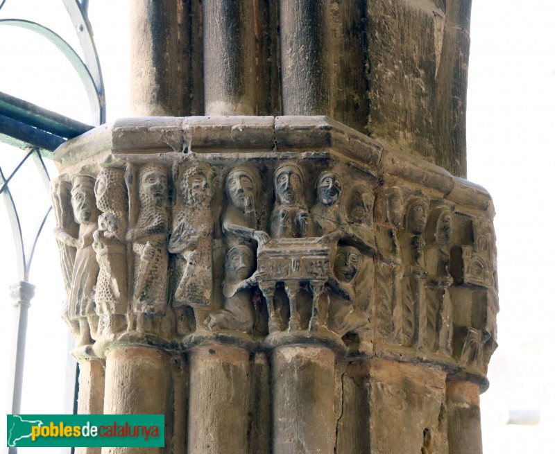 Tortosa - Claustre de la catedral. Capitell romànic