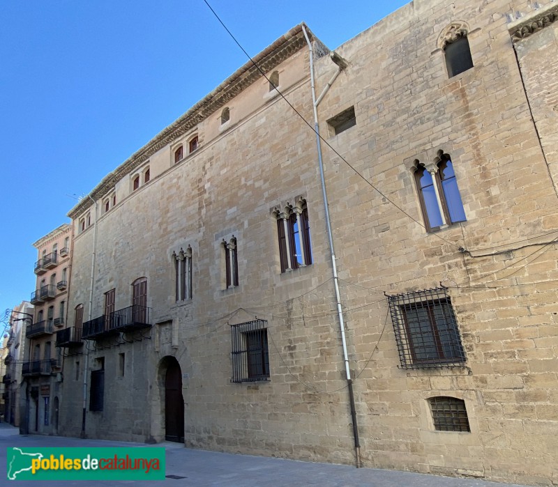 Tortosa - Palau episcopal. Façana principal (Foto: Albert Esteves, 2021) Tortosa - Palau episcopal. Façana principal