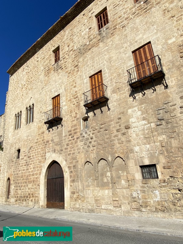 Tortosa - Palau episcopal. Façana que dona al riu (Foto: Albert Esteves, 2021) Tortosa - Palau episcopal. Façana que dona al riu