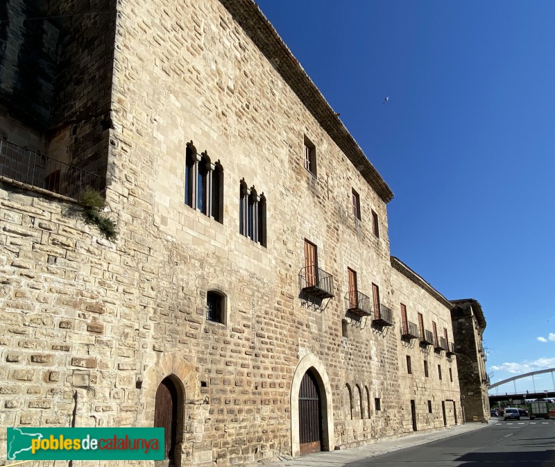 Tortosa - Palau episcopal. Façana que dona al riu (Foto: Albert Esteves, 2021) Tortosa - Palau episcopal. Façana que dona al riu