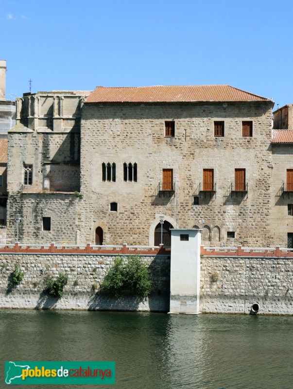 Tortosa - Palau episcopal, des del riu (Foto: Albert Esteves, 2021) Tortosa - Palau episcopal, des del riu