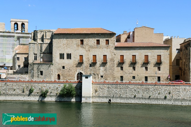 Tortosa - Palau episcopal, des del riu (Foto: Albert Esteves, 2021) Tortosa - Palau episcopal, des del riu