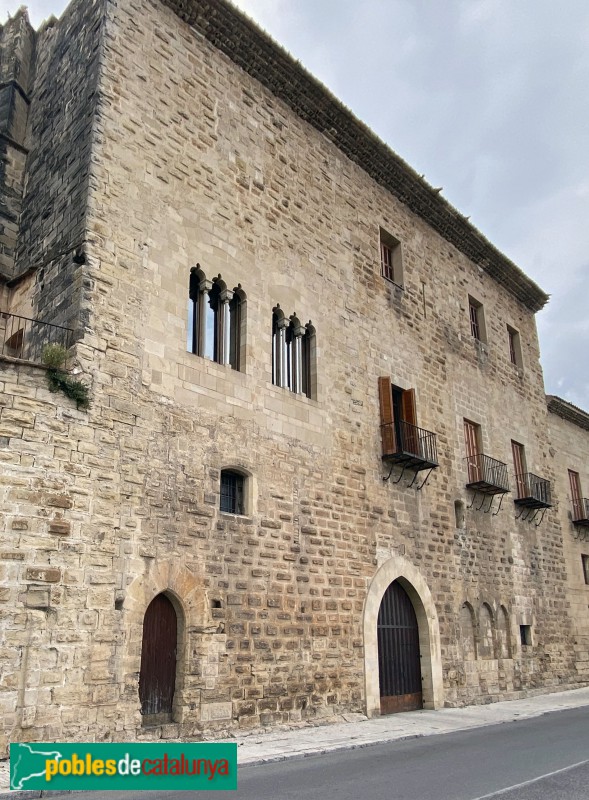 Tortosa - Palau episcopal. Façana que dona al riu (Foto: Albert Esteves, 2021) Tortosa - Palau episcopal. Façana que dona al riu