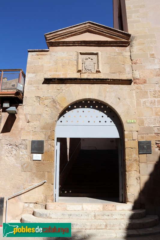 Tortosa - Reial Col·legi de Sant Jaume i Sant Maties. Portal exterior