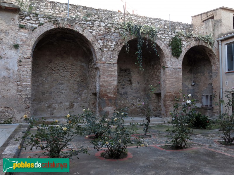 Tortosa - Monestir de Santa Clara. Restes de l'església antiga (Foto: Enric, 2014) Tortosa - Monestir de Santa Clara. Restes de l'església antiga