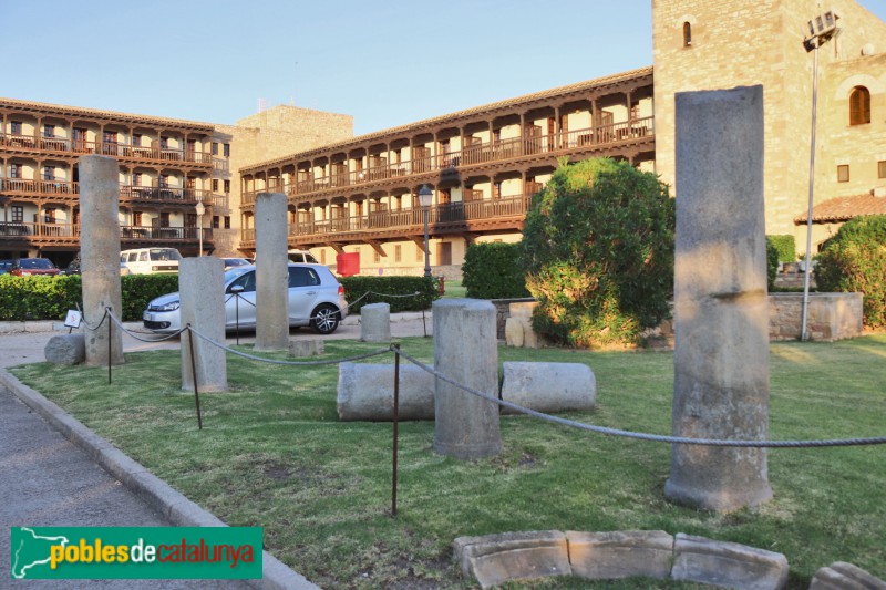 Tortosa - Castell de la Suda. Columnes d'època romana (Foto: Albert Esteves, 2021) Tortosa - Castell de la Suda. Columnes d'època romana