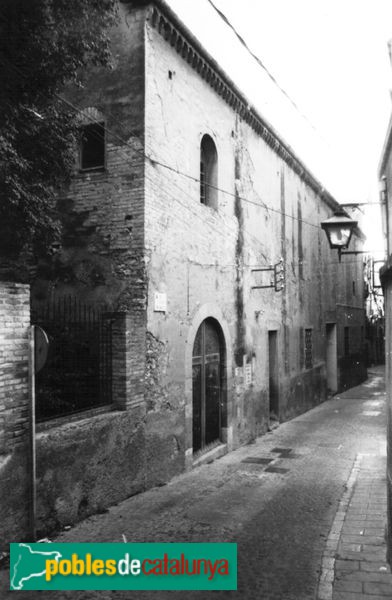 Tortosa - Església de Sant Francesc, abans de la rehabilitació (Foto: <i>Maria Victòria Almuni -Invarquit.gencat.cat-</i>, 1988) Tortosa - Església de Sant Francesc, abans de la rehabilitació