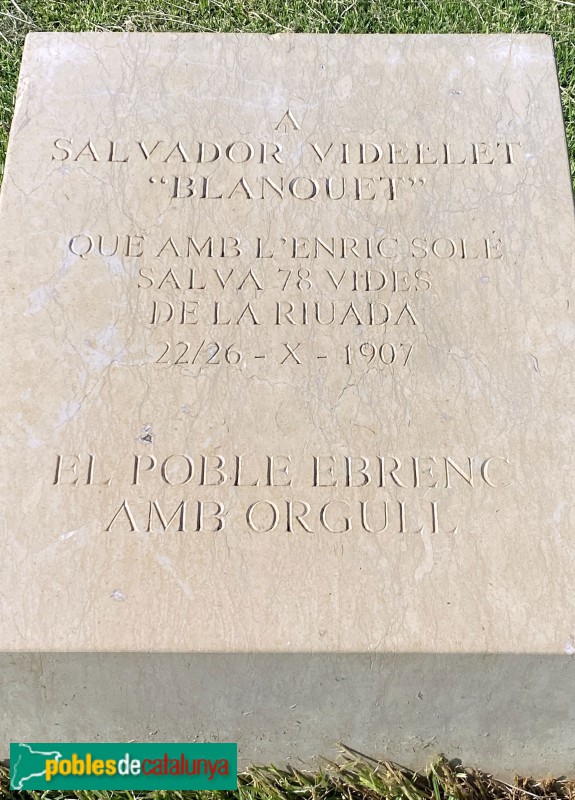 Tortosa - Monument a Salvador Videllet