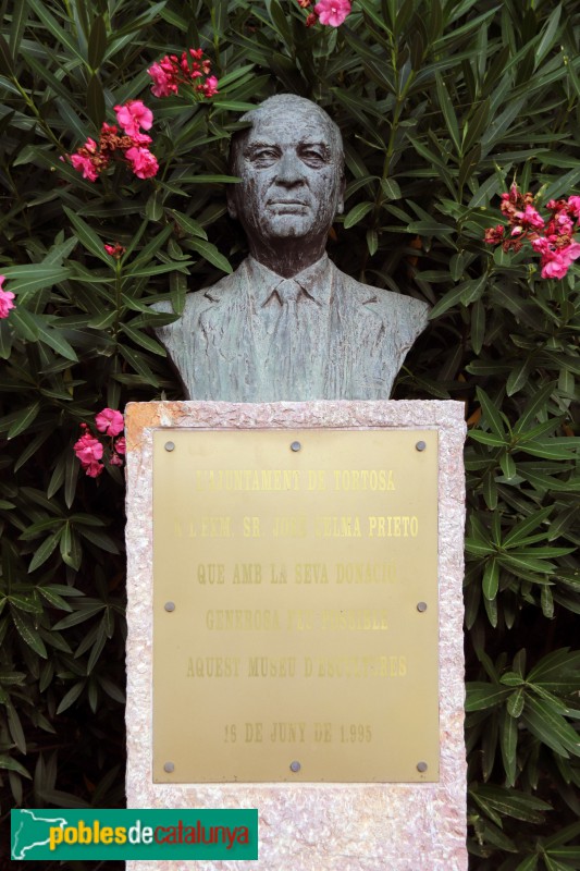 Tortosa - Jardins del Príncep. Bust de Josep Celma