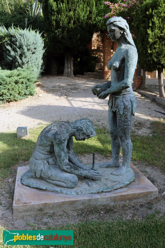 Tortosa - Jardins del Príncep. Escultura <i>L'home primitiu</i>