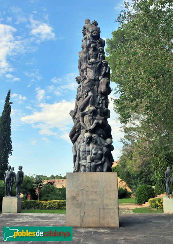 Tortosa - Jardins del Príncep Grup escultòric <i>La lluita de la humanitat</i>