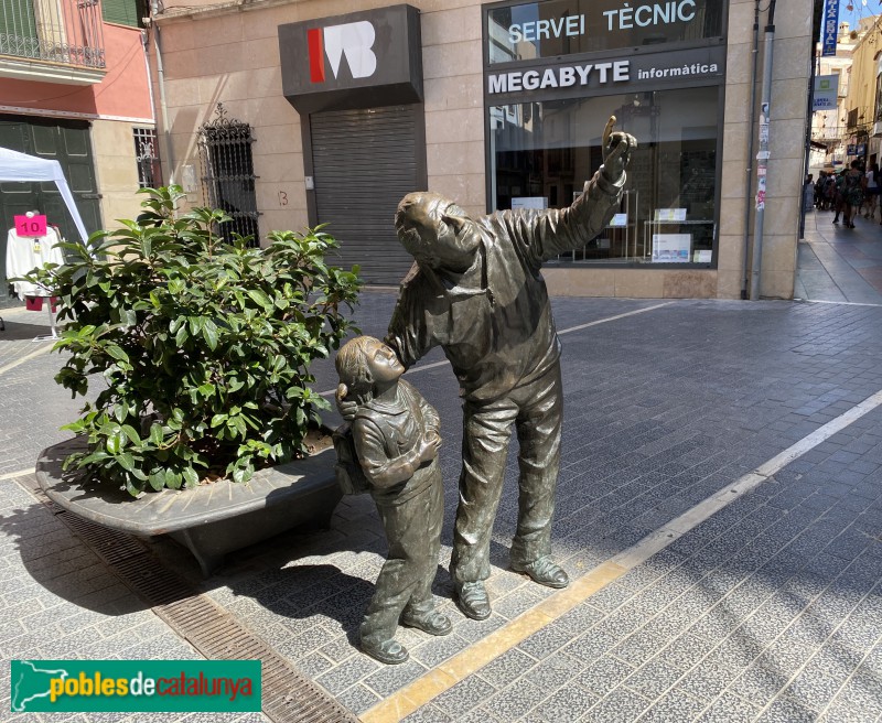 El Vendrell - Escultura L'Avi i la Neta