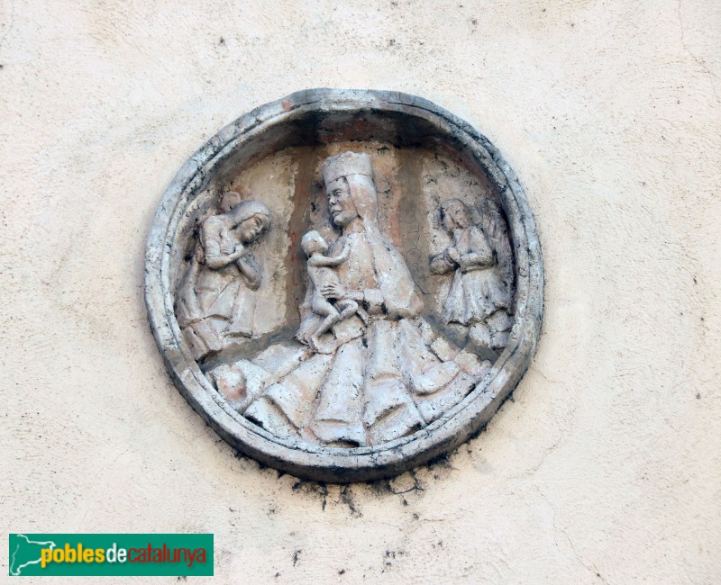 Jesús - Església de Sant Francesc. Medalló damunt la portada (possible clau de volta gòtica)