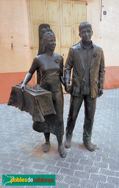 El Vendrell Escultura <i>Parella del Pa Beneït</i>