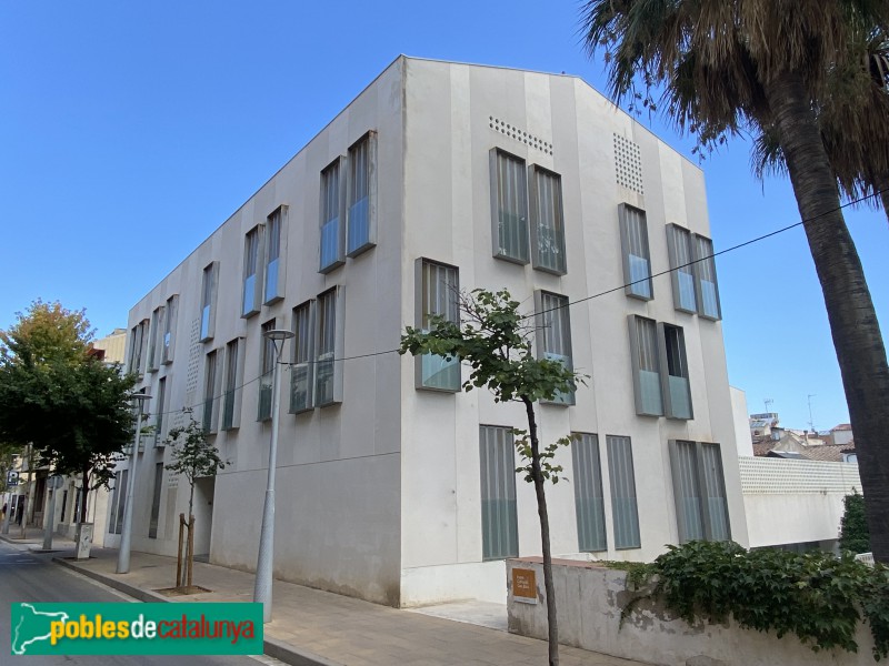 Vilassar de Mar - Habitatges Can Bisa (Foto: Albert Esteves, 2021) Vilassar de Mar - Habitatges Can Bisa