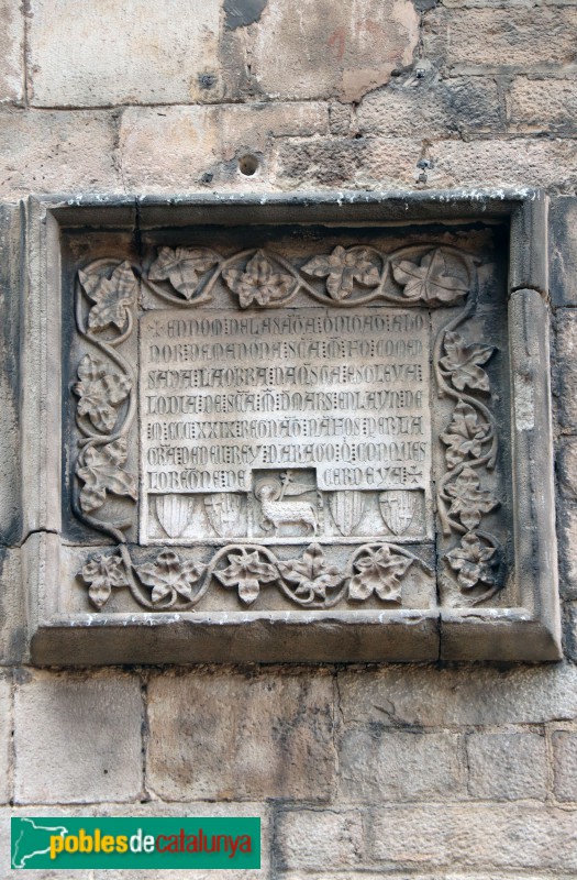 Barcelona - Santa Maria del Mar. Làpida commemorativa de l'inici de les obres (català)