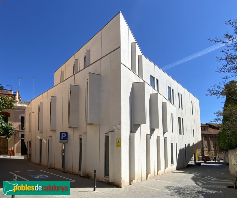 El Masnou - Edifici Municipal Roger de Flor, 23
