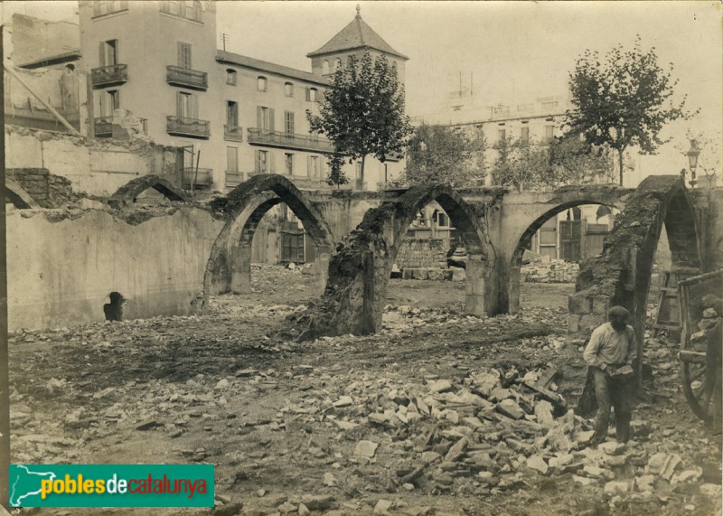 Últimes voltes dels antics encants a la plaça d'Antoni López. Arxiu Fotogràfic de Barcelona, 1908