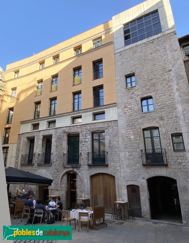Barcelona - Carrer Basea 8-10 (Foto: Albert Esteves, 2021) Barcelona - Carrer Basea 8-10