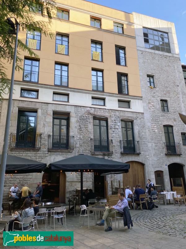 Barcelona - Carrer Basea 8-10 (Foto: Albert Esteves, 2021) Barcelona - Carrer Basea 8-10
