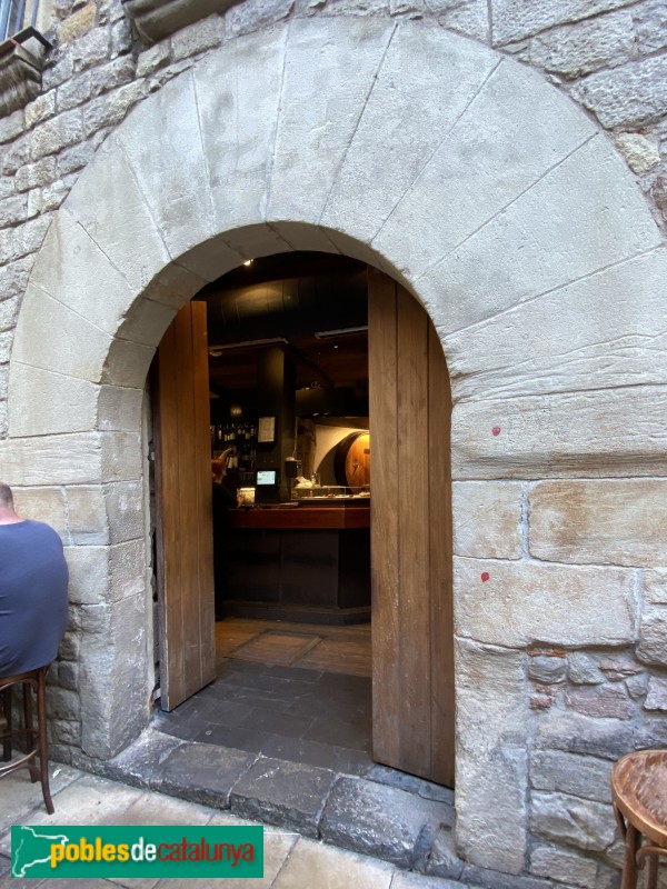 Barcelona - Carrer Basea 8-10 (Foto: Albert Esteves, 2021) Barcelona - Carrer Basea 8-10