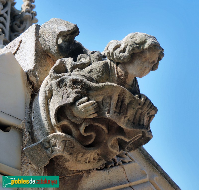 Vilassar de Mar - Cementiri. Sepulcre Guardiola (Foto: Albert Esteves, 2021) Vilassar de Mar - Cementiri. Sepulcre Guardiola