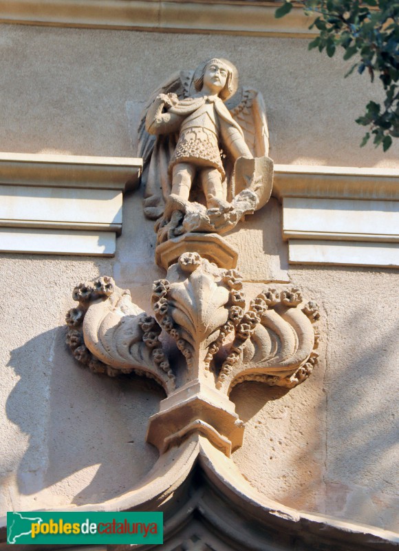 Vilassar de Dalt - Església de Sant Genís. Portal gòtic (Foto: Albert Esteves, 2021) Vilassar de Dalt - Església de Sant Genís. Portal gòtic