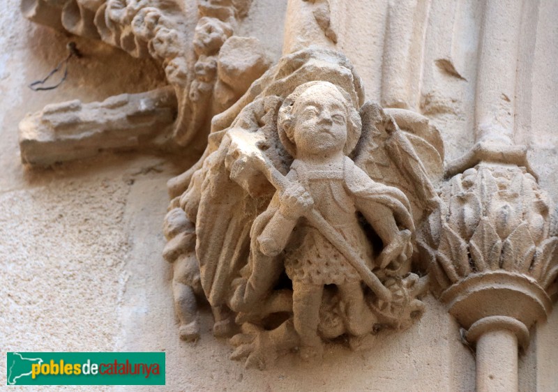Vilassar de Dalt - Església de Sant Genís. Portal gòtic (Foto: Albert Esteves, 2021) Vilassar de Dalt - Església de Sant Genís. Portal gòtic