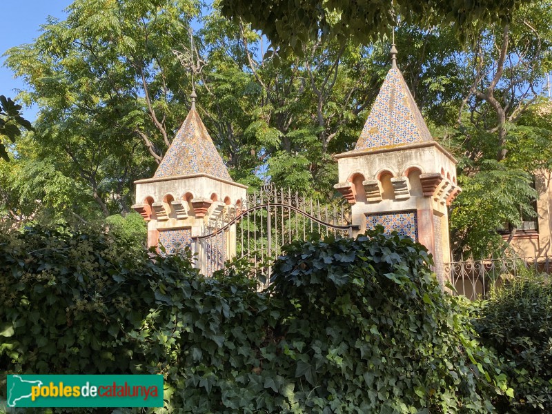 Vilassar de Dalt - Can Banús. Portal del jardí (Foto: Albert Esteves, 2021) Vilassar de Dalt - Can Banús. Portal del jardí