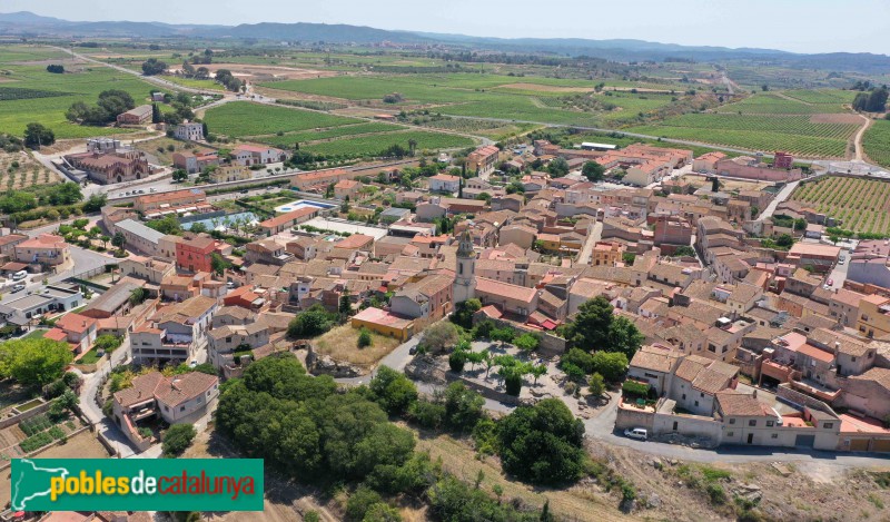 Panoràmica de Nulles, amb l'església al centre (Foto: Francesc Vidal-Barraquer, 2021) Panoràmica de Nulles, amb l'església al centre