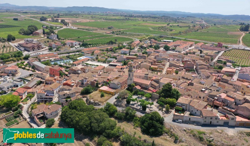 Panoràmica de Nulles, amb l'església al centre