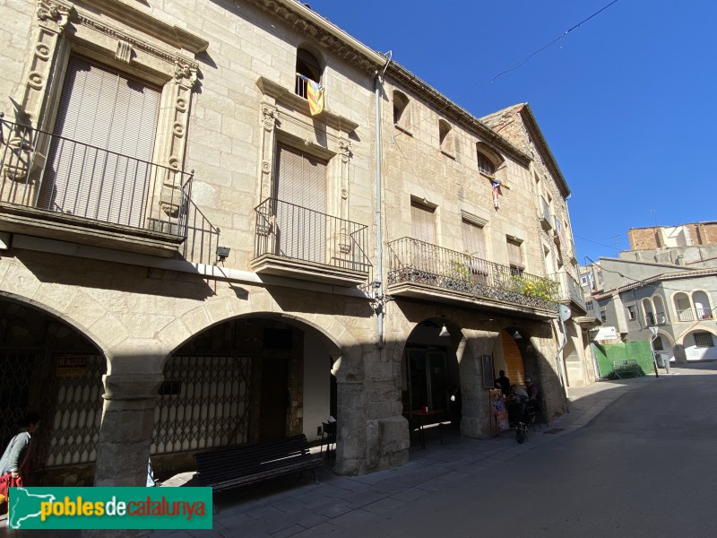 Les Borges Blanques - Plaça porxada (Foto: Albert Esteves, 2021) Les Borges Blanques - Plaça porxada