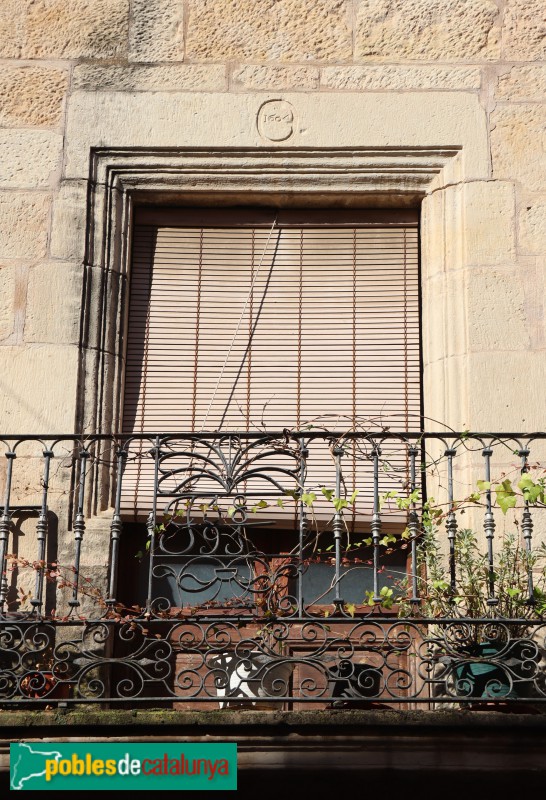 Les Borges Blanques - Plaça porxada. Finestra de 1604 (Foto: Albert Esteves, 2021) Les Borges Blanques - Plaça porxada. Finestra de 1604