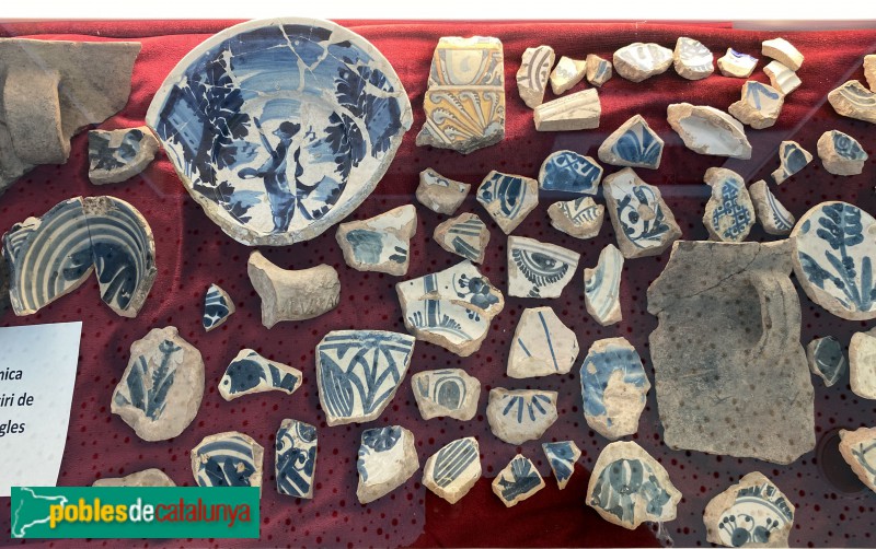Les Borges Blanques - Espai Macià. Fragments de ceràmica del segle XII (Foto: Albert Esteves, 2021) Les Borges Blanques - Espai Macià. Fragments de ceràmica del segle XII