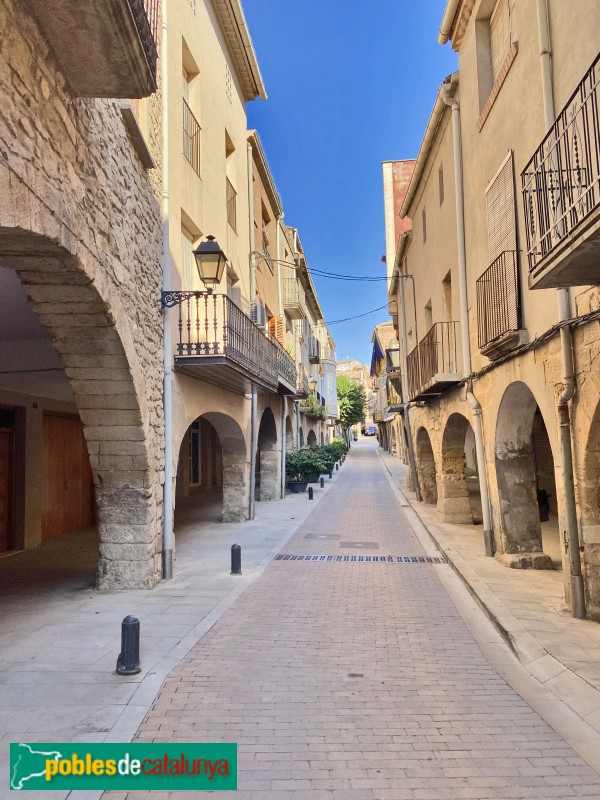 Juneda - Carrer dels Porxos (carrer Major) (Foto: Albert Esteves, 2021) Juneda - Carrer dels Porxos (carrer Major)