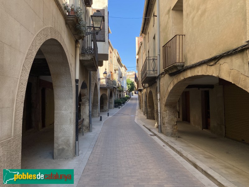 Juneda - Carrer dels Porxos (carrer Major) (Foto: Albert Esteves, 2021) Juneda - Carrer dels Porxos (carrer Major)