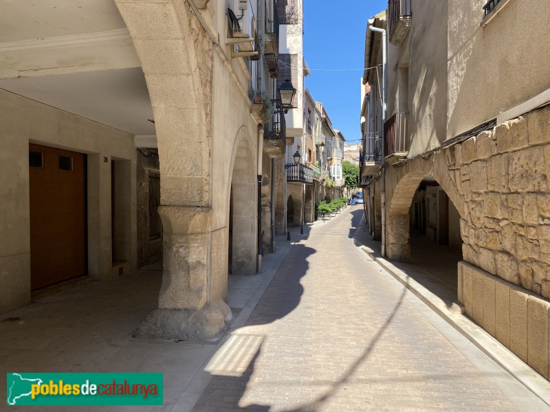 Juneda - Carrer dels Porxos (carrer Major) (Foto: Albert Esteves, 2021) Juneda - Carrer dels Porxos (carrer Major)