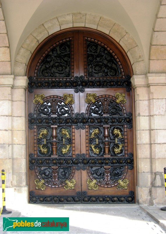Barcelona - Parlament de Catalunya. Porta (Foto: Albert Esteves, 2007) Barcelona - Parlament de Catalunya. Porta