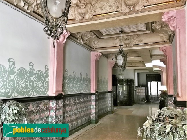 Barcelona - Casa Cama i Escurra (Gran de Gracia, 15)