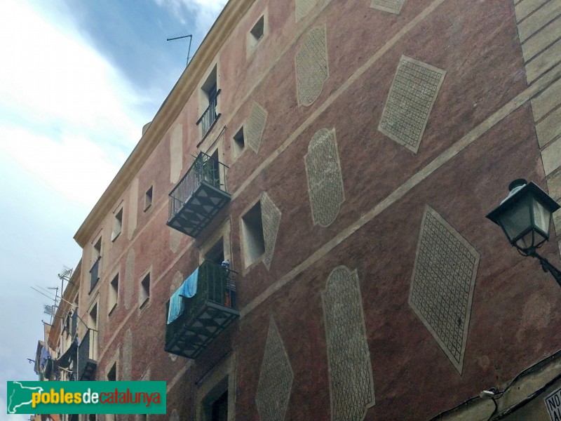 Barcelona - Hospital, 74. Façana carrer d'en Roig