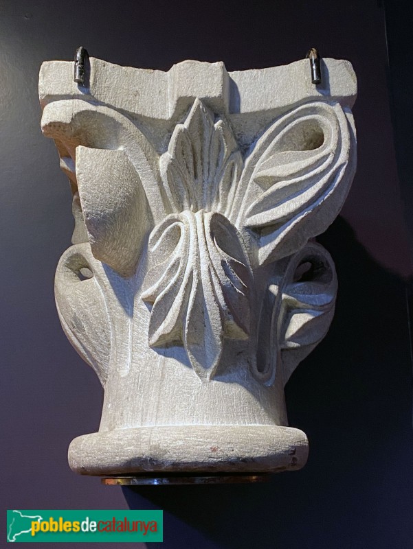 Granollers - Capitell de l'antiga església romànica. Museu de Granollers (Foto: Albert Esteves, 2021) Granollers - Capitell de l'antiga església romànica. Museu de Granollers